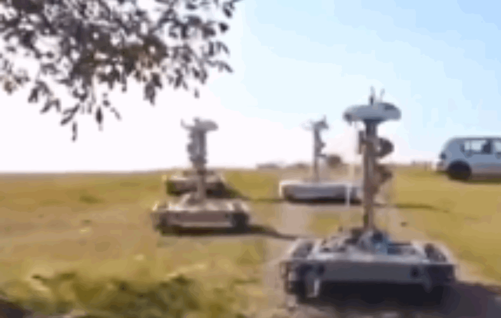 SRPSKI INOVATORI SPAŠAVAJU SELA: Umesto mladih STADA će čuvati ROBOT <span style='color:red;'><b>PASTIR</b></span> (VIDEO)